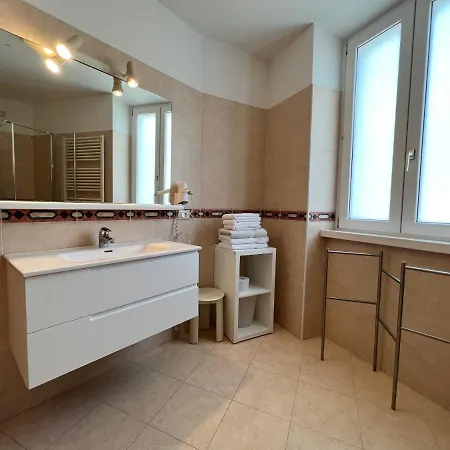Baia Azzurra 1 Apartment *